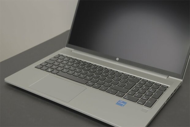 HP Prob. 450 G8 15.6 F-HD/i5-1135G7/8GB/512GB/W10P RESPRAYED